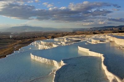 年末年始トルコ旅行 パムッカレの石灰棚で夕日に黄昏れる パムッカレ トルコ の旅行記 ブログ By はちゅさん フォートラベル