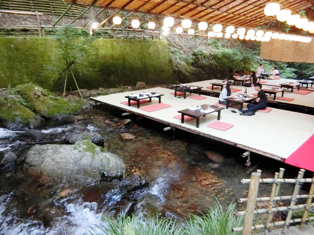 22年 京都 貴船の川床おすすめ10選 カジュアルなカフェもご紹介 トラベルマガジン