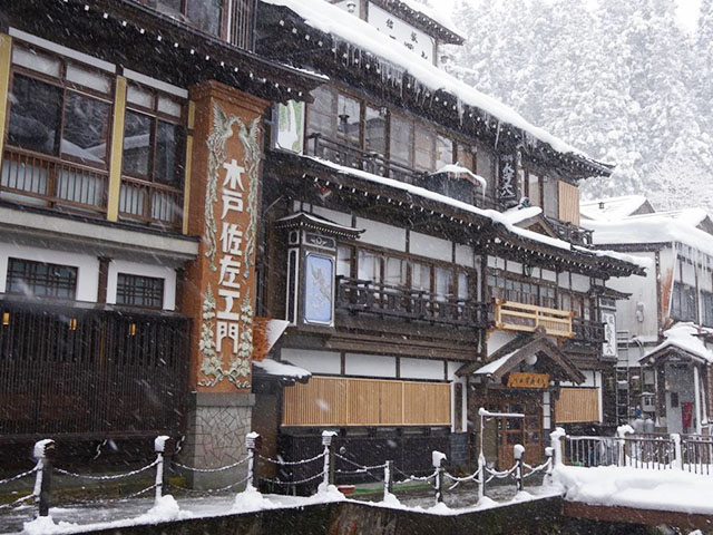 銀山温泉のおすすめ温泉旅館と観光ガイド 大正レトロな温泉街の楽しみ方 トラベルマガジン