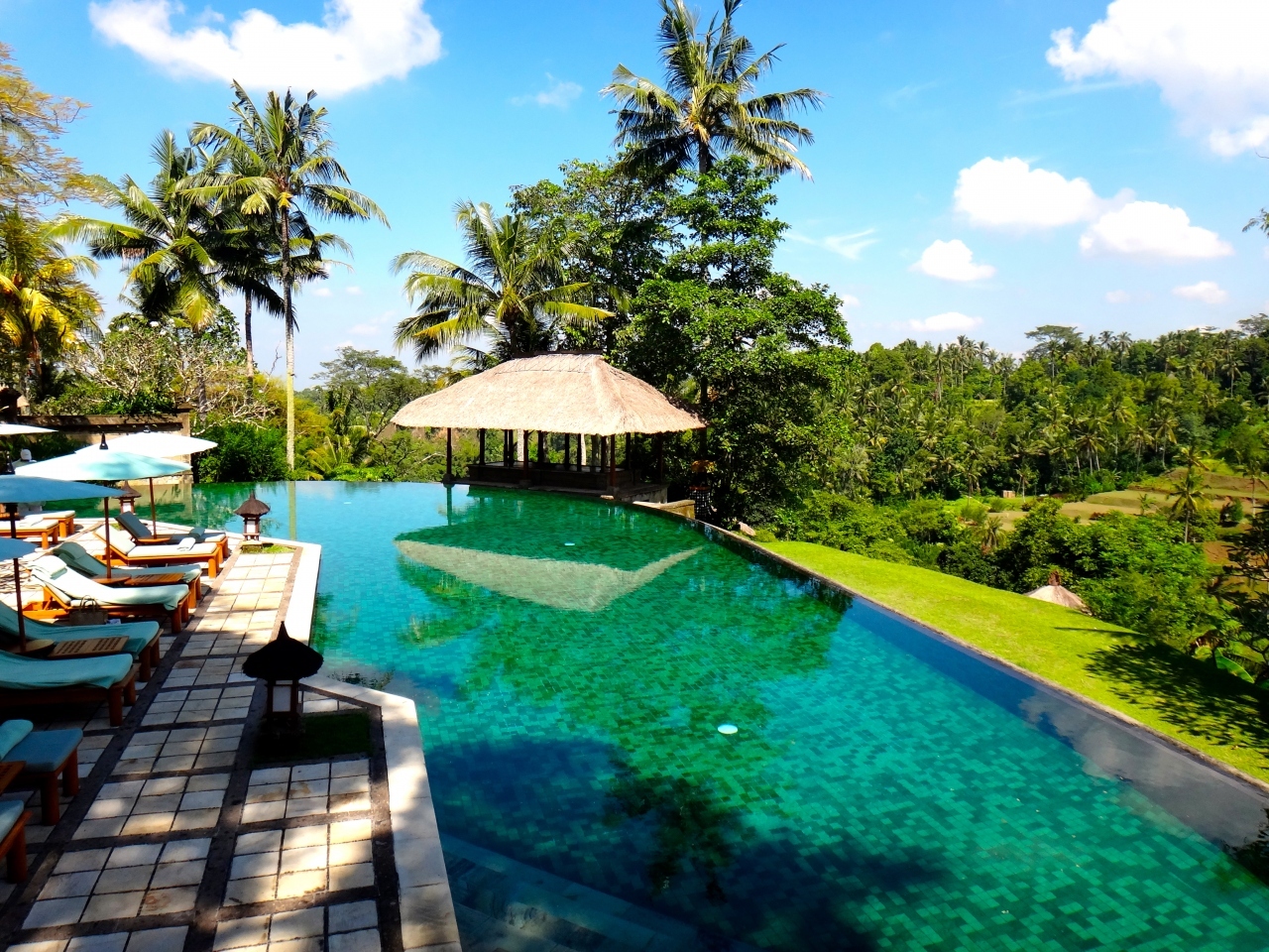 一生に一度は体験したい 世界の絶景プール28選 トラベルマガジン